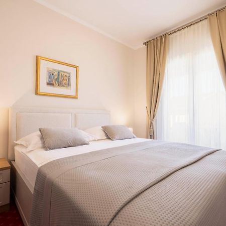 Aparthotel Villa Mozart Podgora Luaran gambar