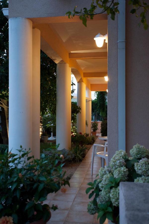 Aparthotel Villa Mozart Podgora Luaran gambar