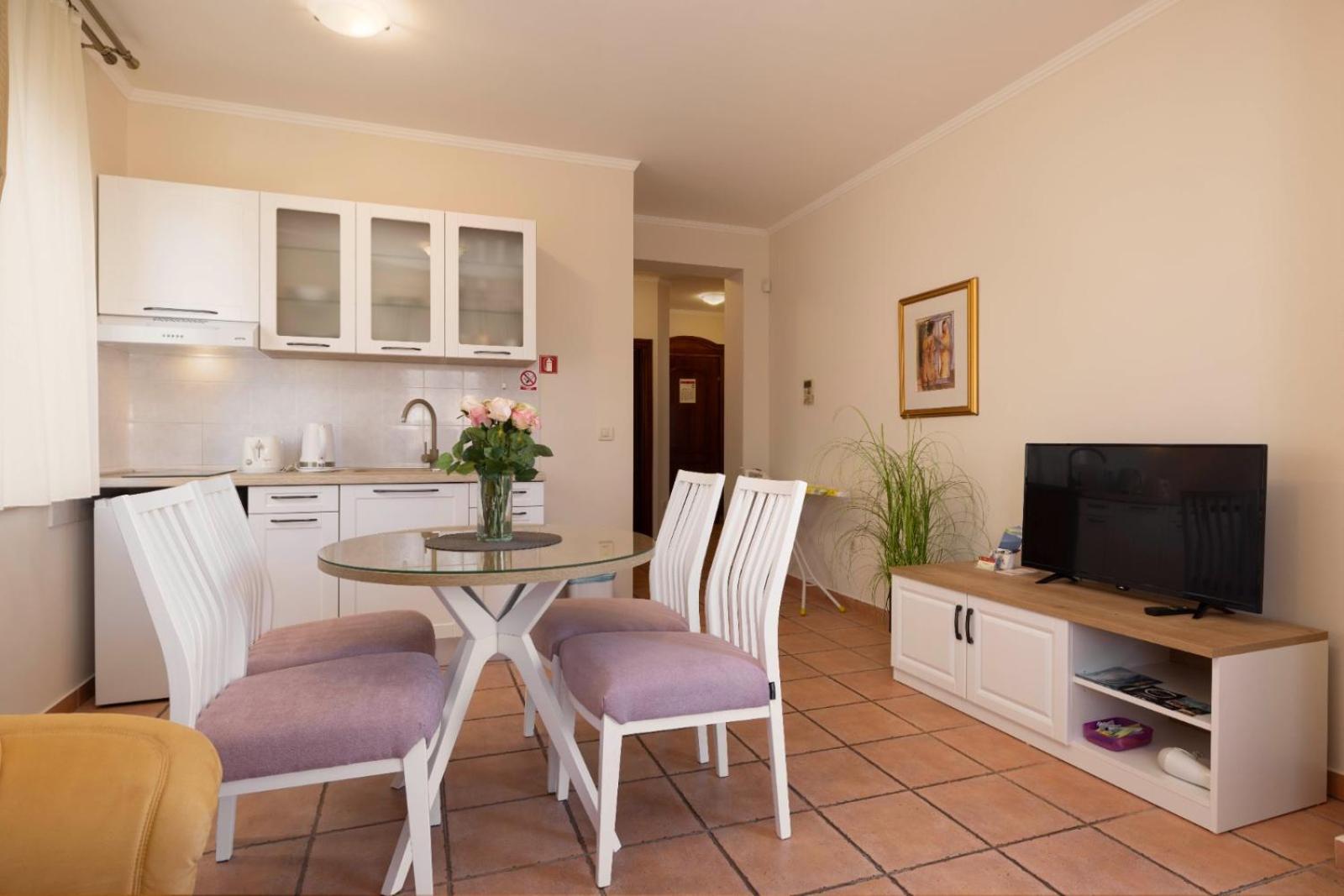 Aparthotel Villa Mozart Podgora Luaran gambar