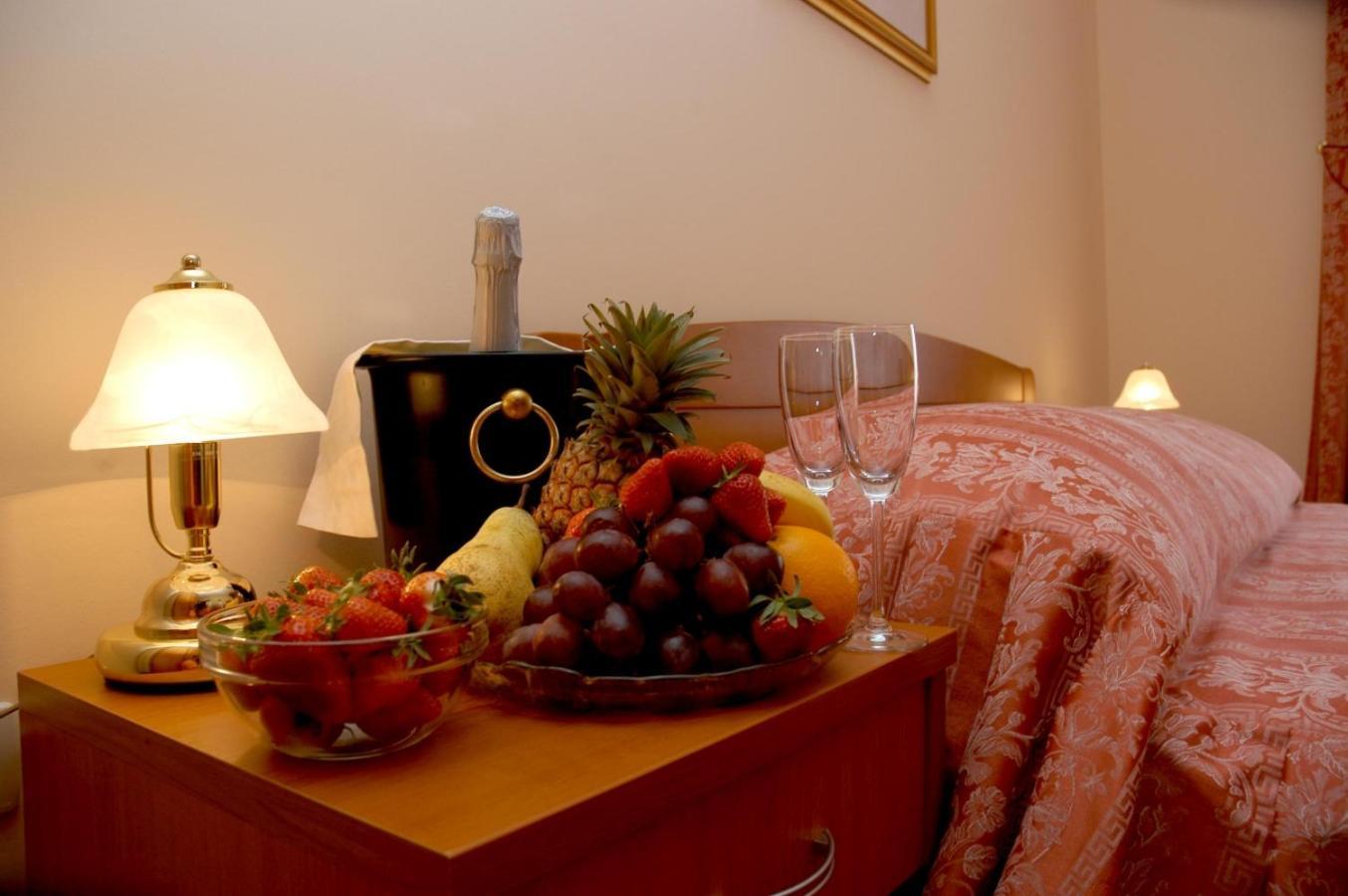 Aparthotel Villa Mozart Podgora Luaran gambar